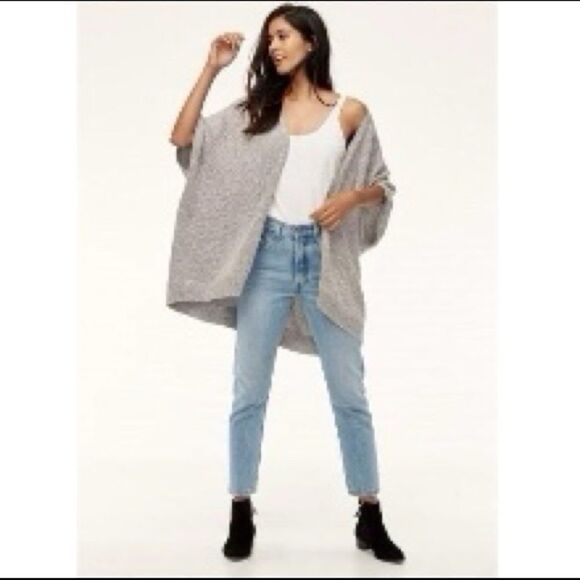 ARITIZA “Community” Icon Cape - Picture 1 of 12